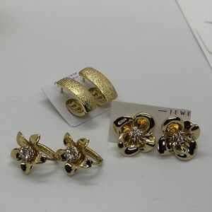 Gold Floral Earrings Set